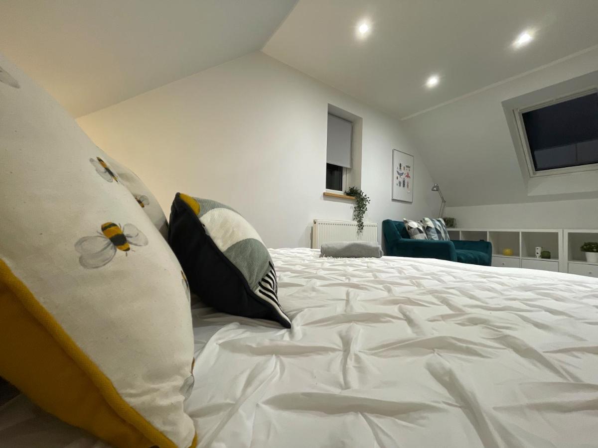 Unique Luxury Detached Apartment In Windsor That Sleeps 4 מראה חיצוני תמונה